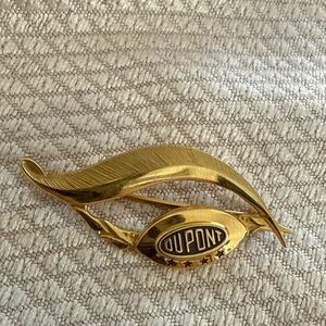 DuPont Leaf Brooch 1/20 10K gold filled award vintage pin